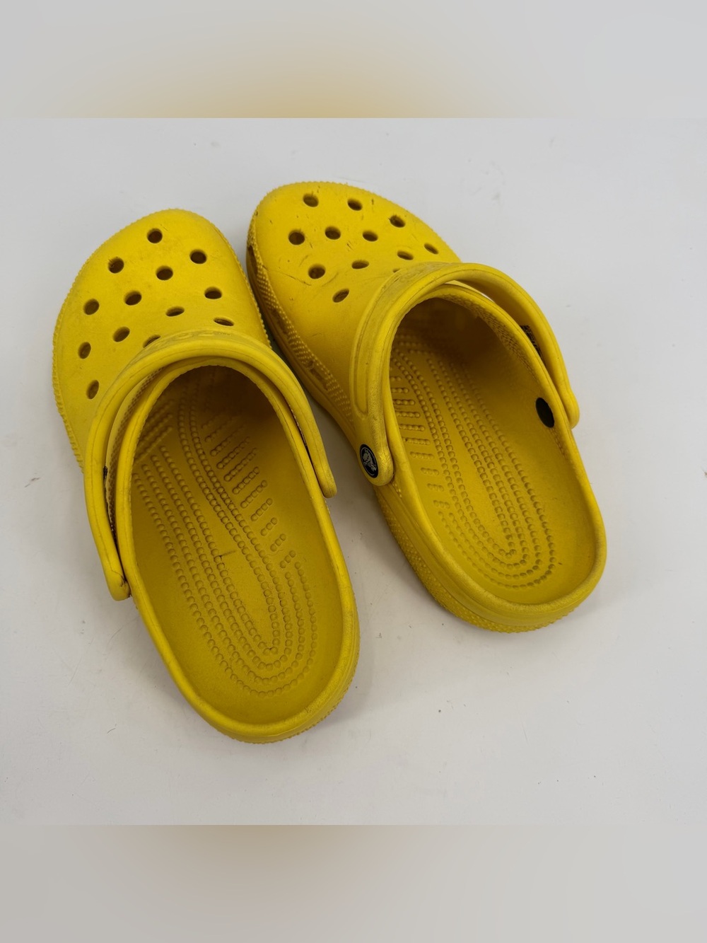 Crocs Clogs M6 W8 Yellow Classic Slip On Comfort Shoes -read - Picture 9 of 9